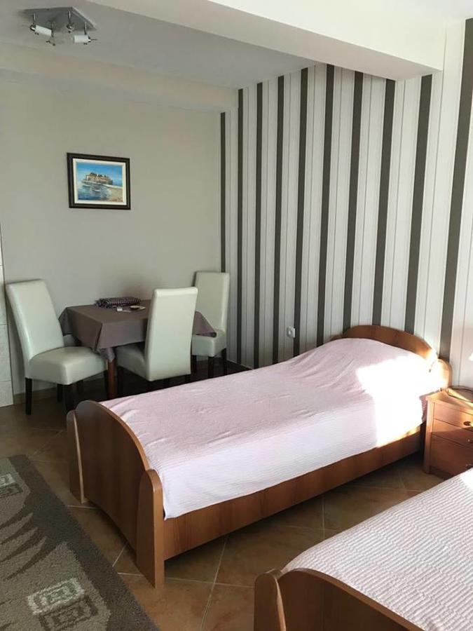 Nikic Apartments 울친 외부 사진